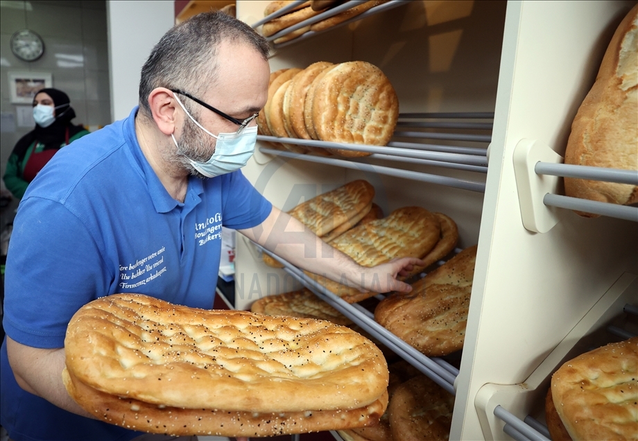 Bruksel, furrtari turk vazhdon traditën osmane “bukë në shportë”