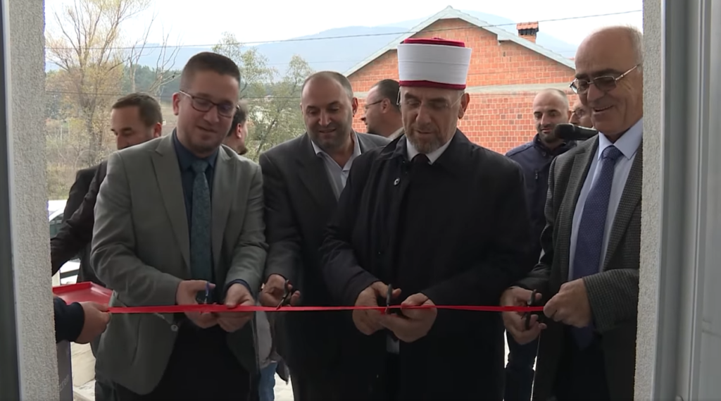 Myfiu Tërnava mori pjesë në hapjen e dyqanit humanitar për familjet nevojtare në Prizren