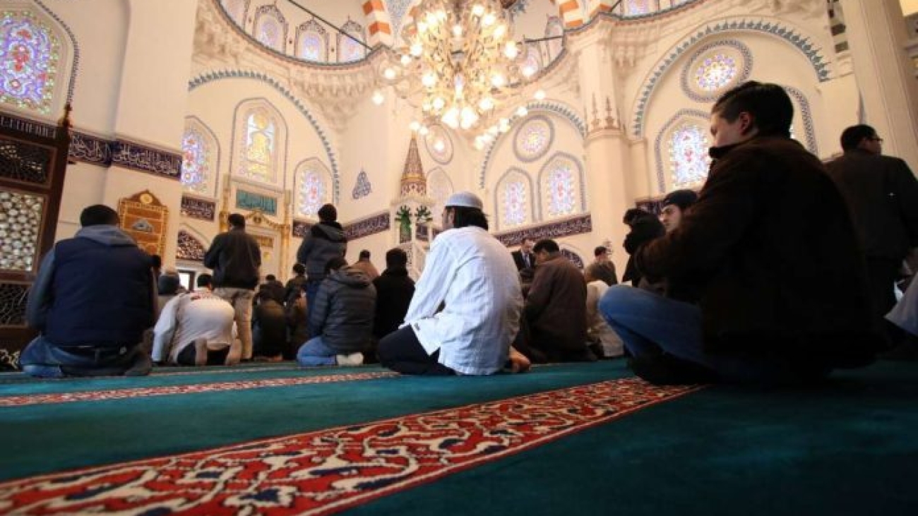 religious-tensions-in-japan-as-muslim-population-grows-6476cc8a73394_600-696x468