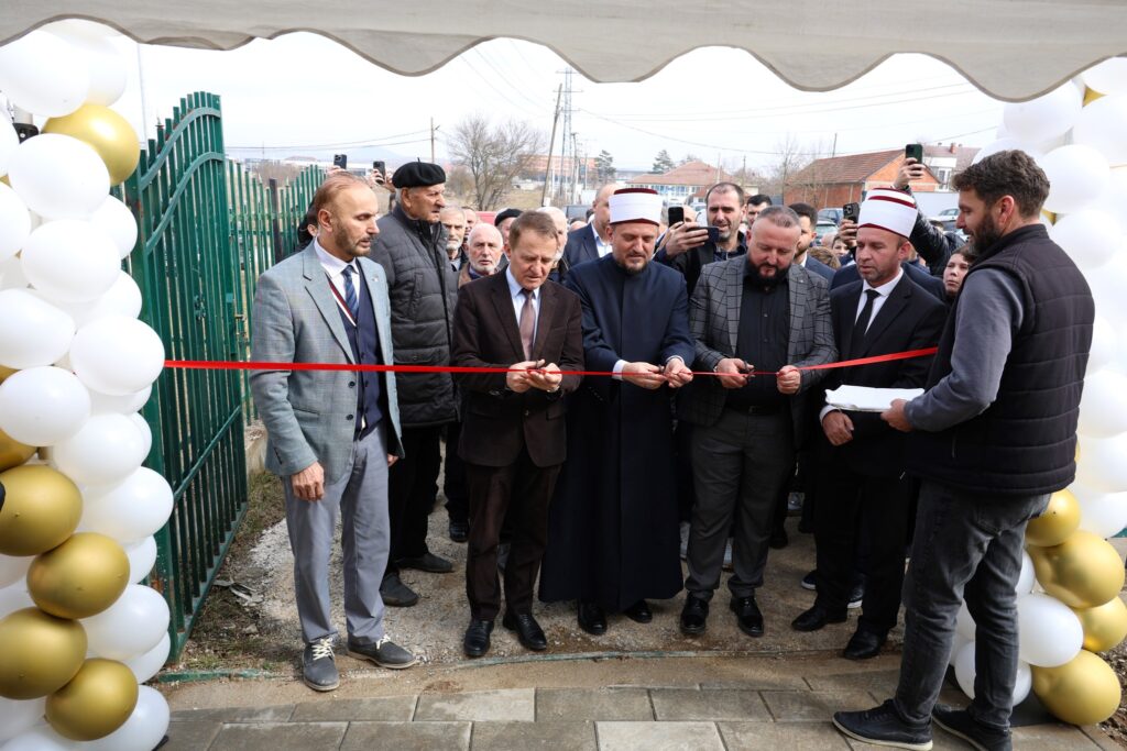 Sot, në natën e bekuar të muajit Ramazan, në fshatin Nedakoc të Vushtrrisë, u përurua xhamia e re.